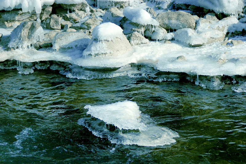 Ice013 Housatonic River ice, Kent, CT  � Dave Hickey