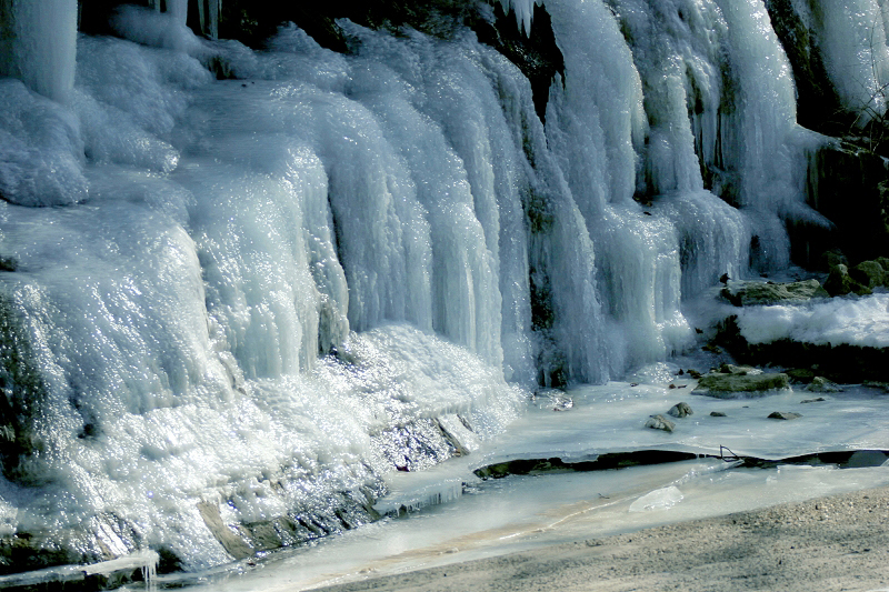 Ice014 Housatonic River ice, Kent, CT  � Dave Hickey