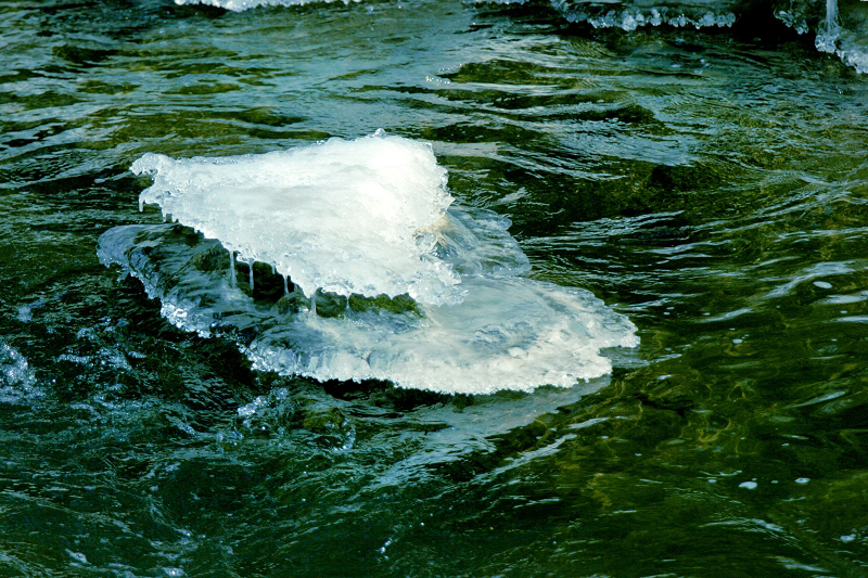 Ice015 Housatonic River ice, Kent, CT  � Dave Hickey