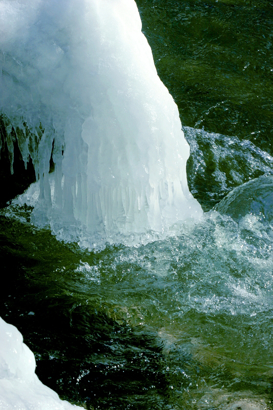 Ice020 Housatonic River ice, Kent, CT  � Dave Hickey