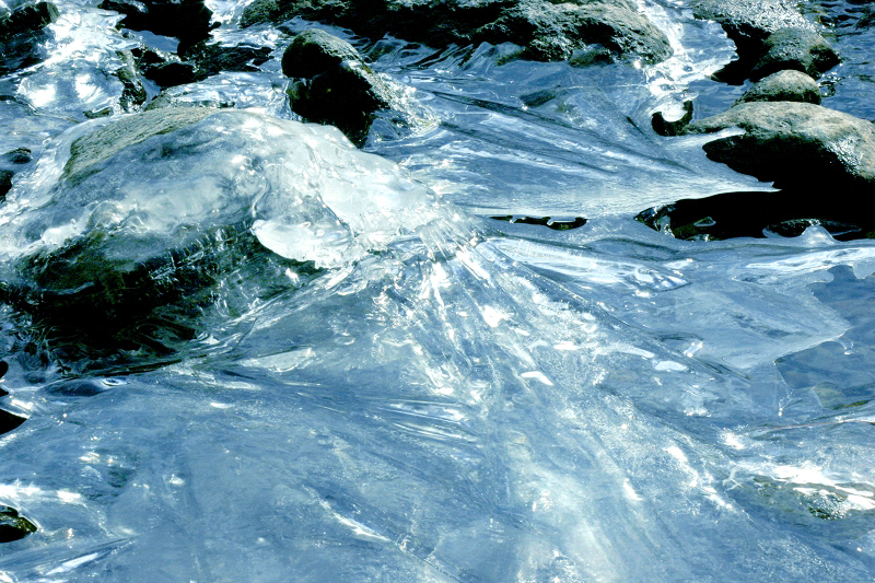 Ice050 Housatonic River ice, Kent, CT  � Dave Hickey