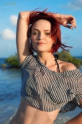  Model: Lauren