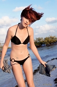  Model: Lauren