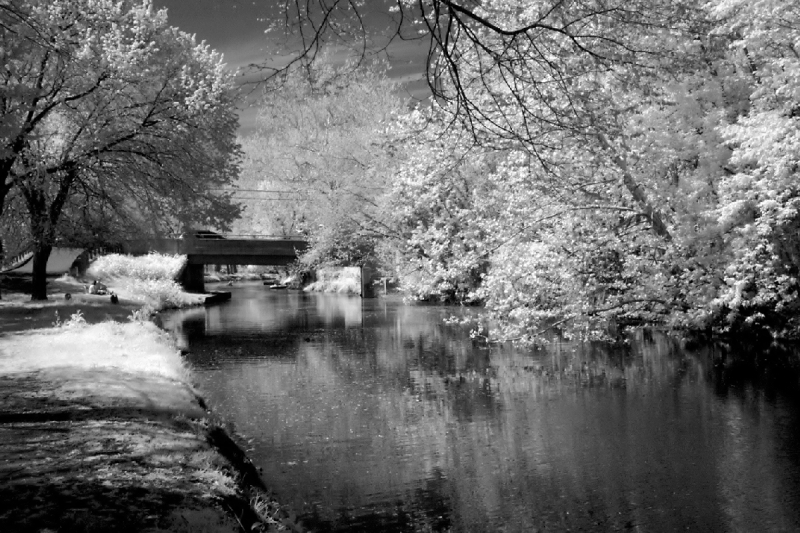 infrared_by_hicspix020 Canal in infrared