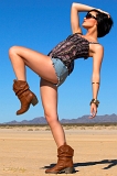  Model: Lauren