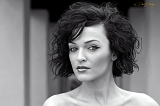  Model: Lauren