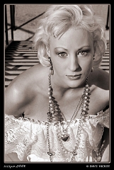  Model: Laura New