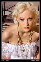  Model: Laura New