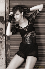  Model: Lauren