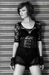  Model: Lauren