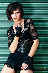  Model: Lauren