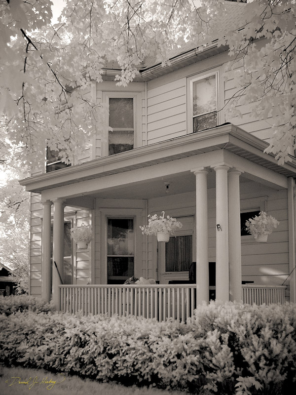 799 JT's Porch in Infrared, Pittsfield, IL -- Oh if those walls could speak ... the Smith would freak out and move fast!  Talking walls are scary!