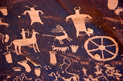 194 Newspaper Rock VII, Canyonlands National Park -- I should note that I screwed the American taxpayer by not paying the entrance fee here (and later at Death Valley).  To pay I'd have to drive 60 or so miles to do so and figured 